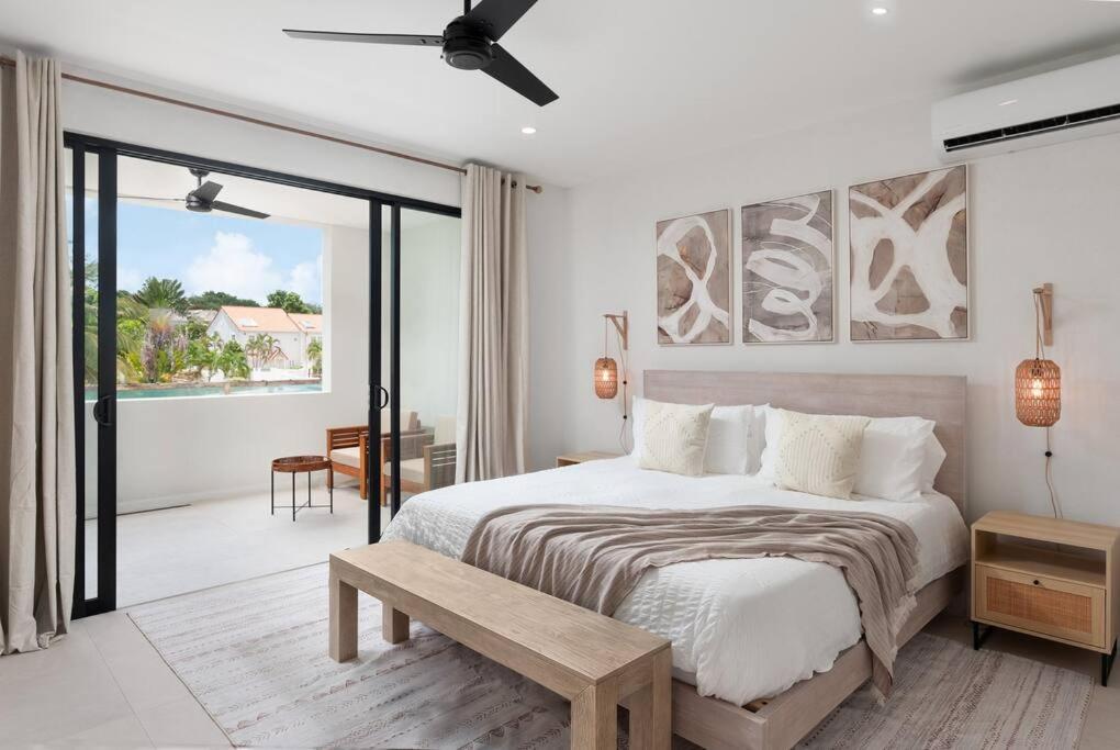 Walk to Beach, Luxury Villa, Pool, Near Holetown