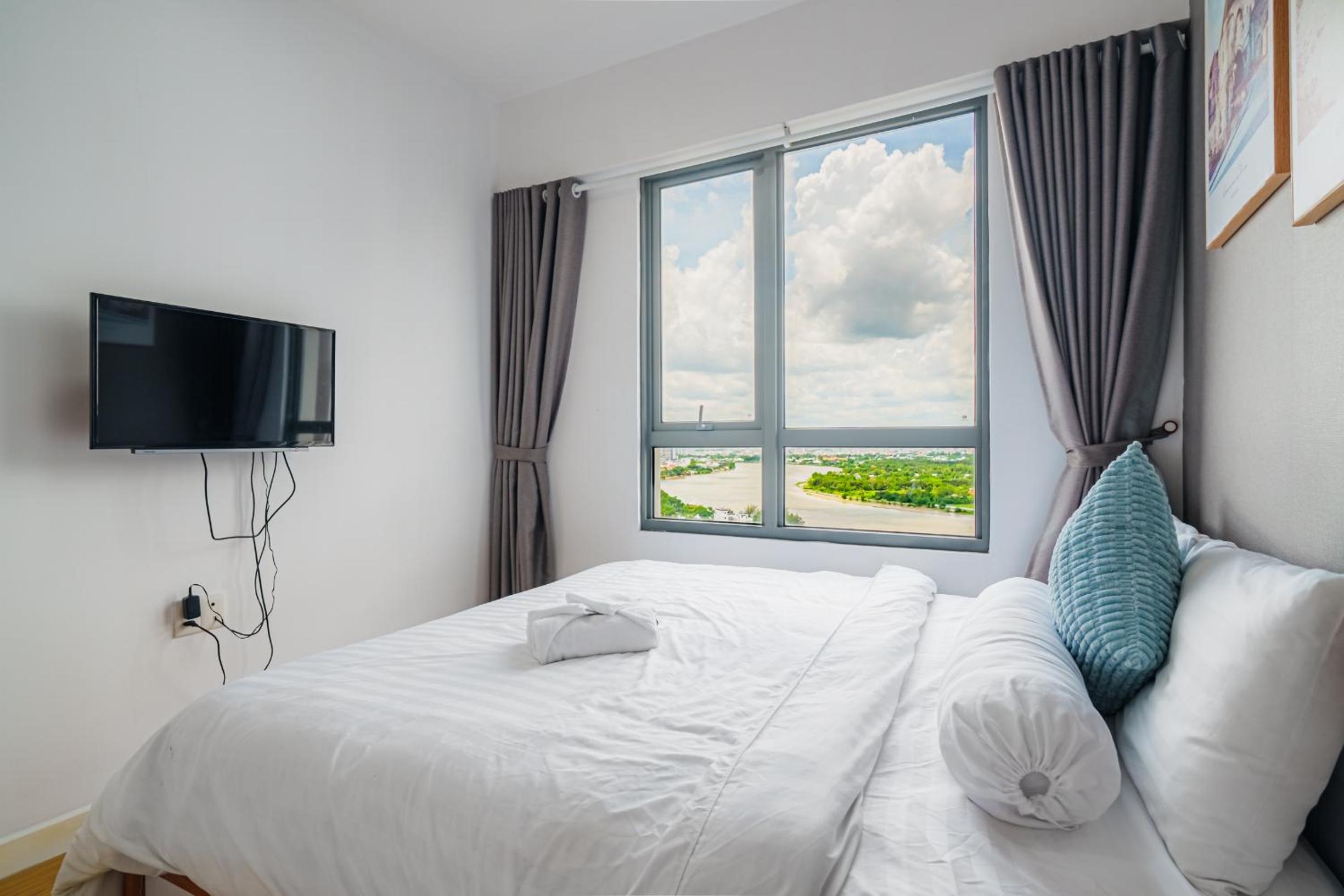 ambiHOME 3BR 2WC in Masteri Thao Dien District 2