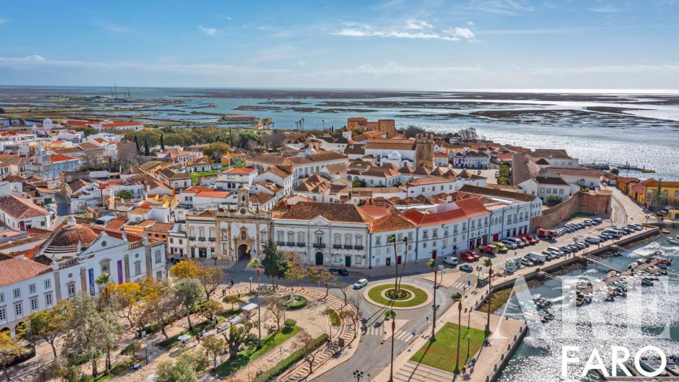 Downtown Faro Luxury Flat with Balcony view 4