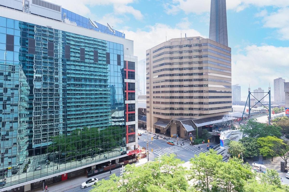 Perfect Condo Sleeps 4 Across from Cn Tower!