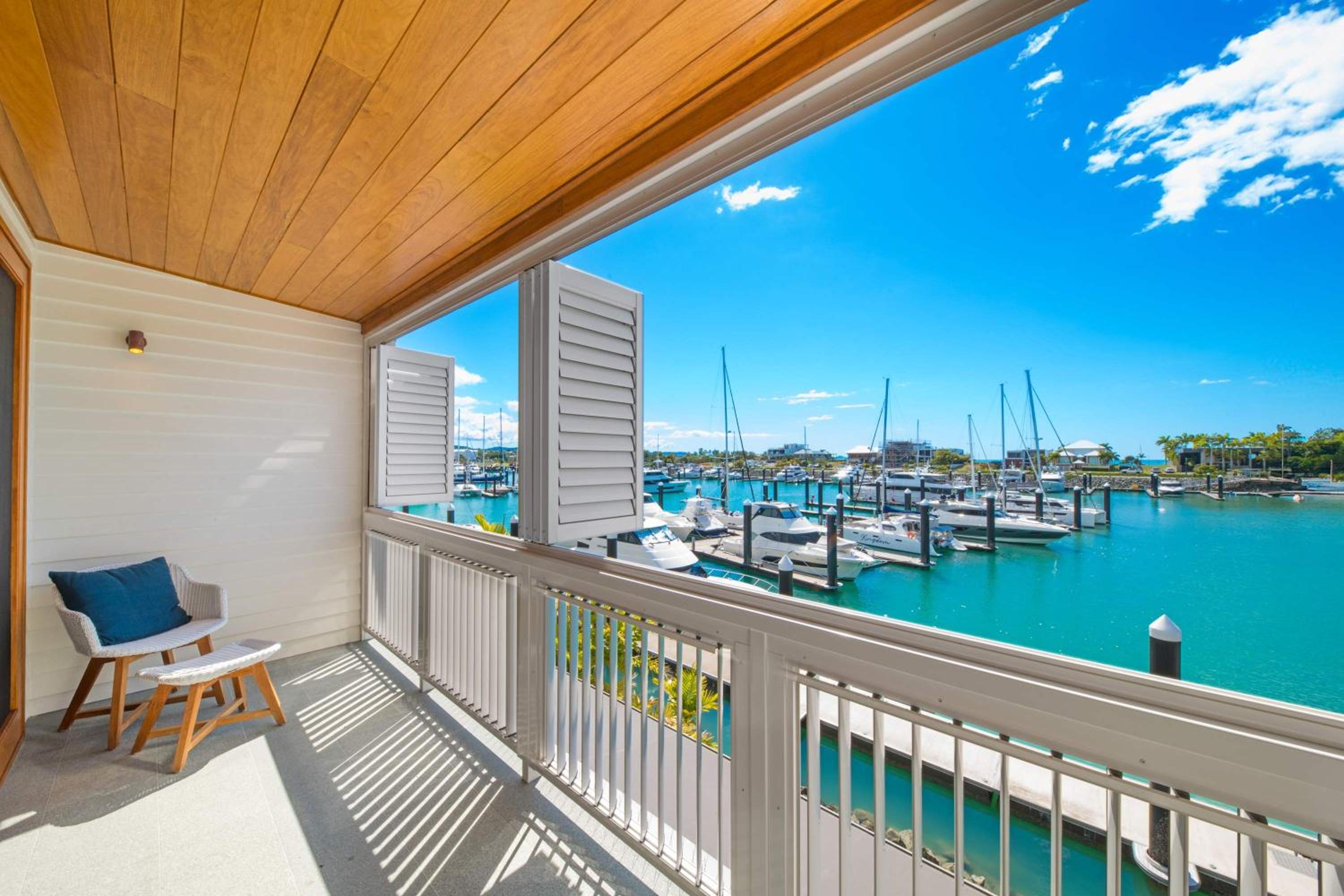 Airlie Beach Marina-Front Luxury at 10 The Cove