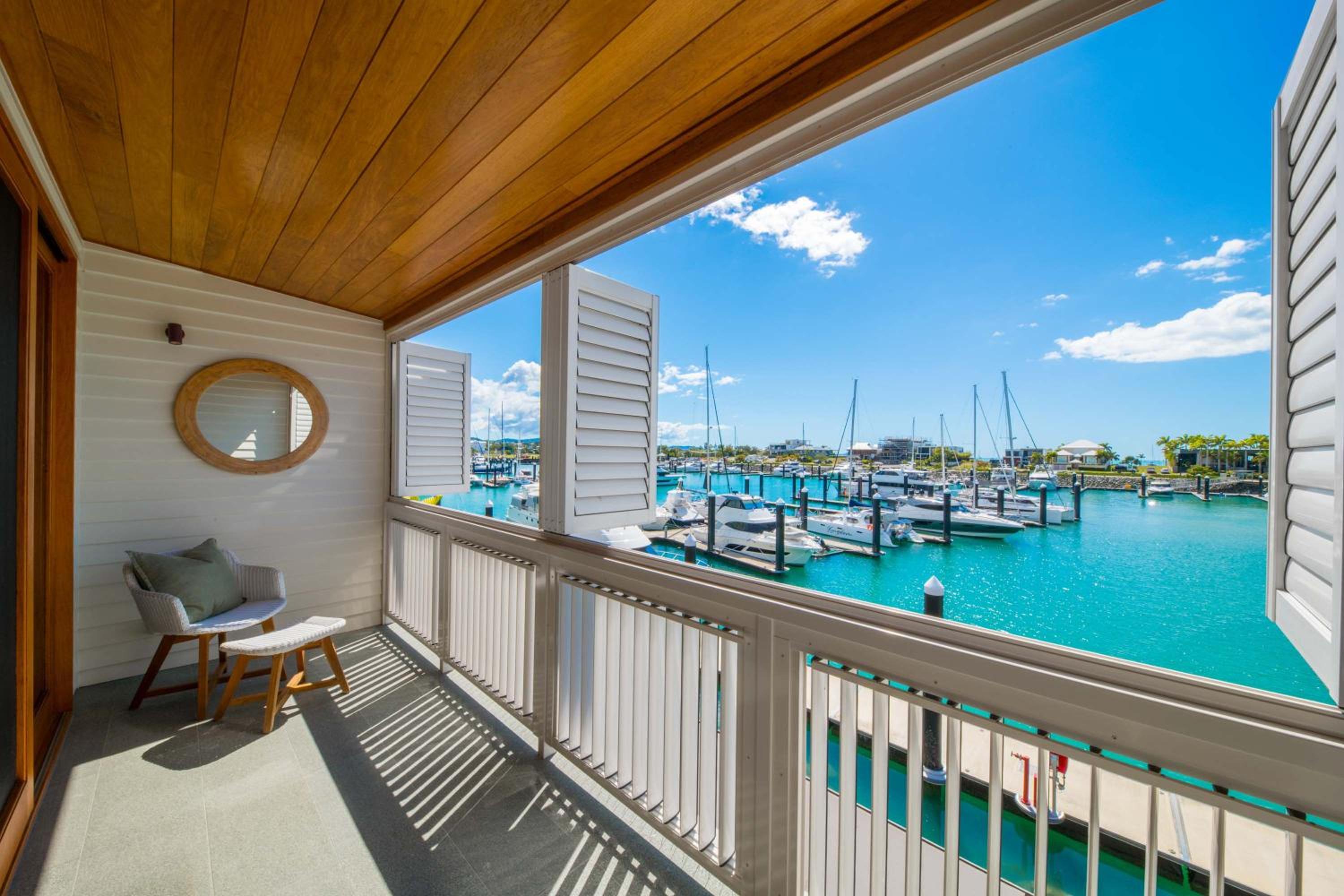 Airlie Beach Marina-Front Luxury at 10 The Cove