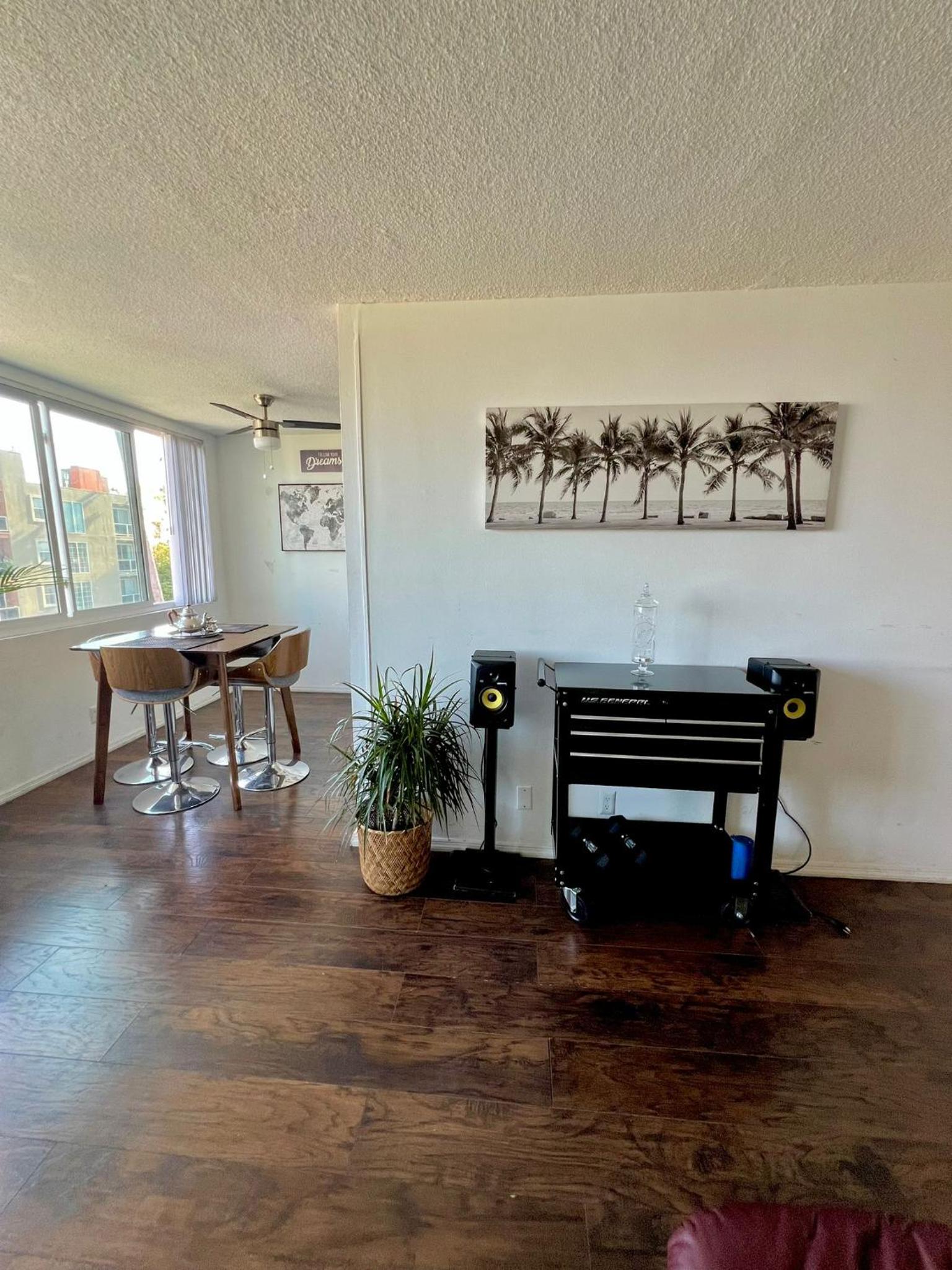 Private Room - Cozy Stay Exclusive Walk of Fame Star Experience