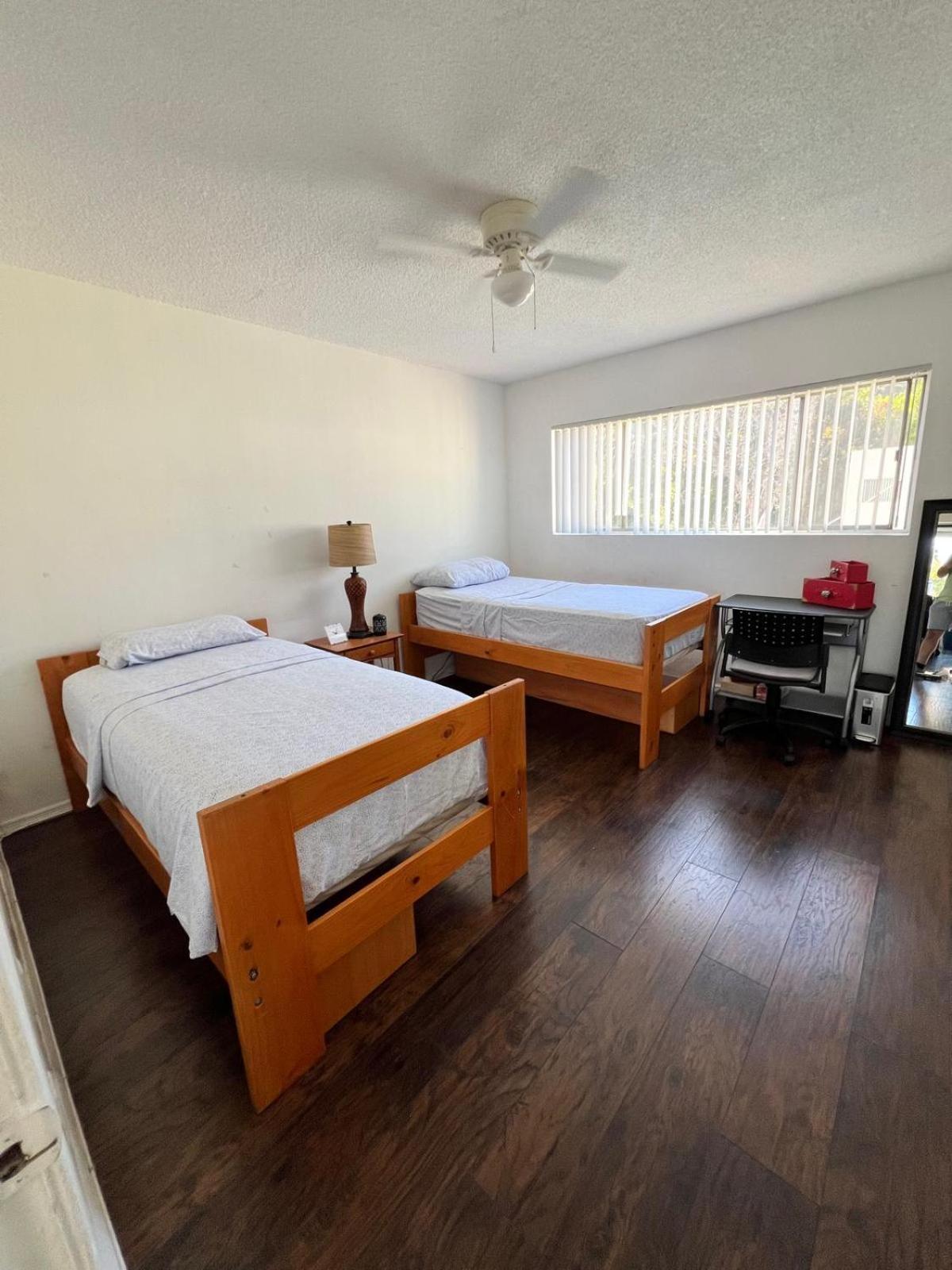 Private Room - Cozy Stay Exclusive Walk of Fame Star Experience