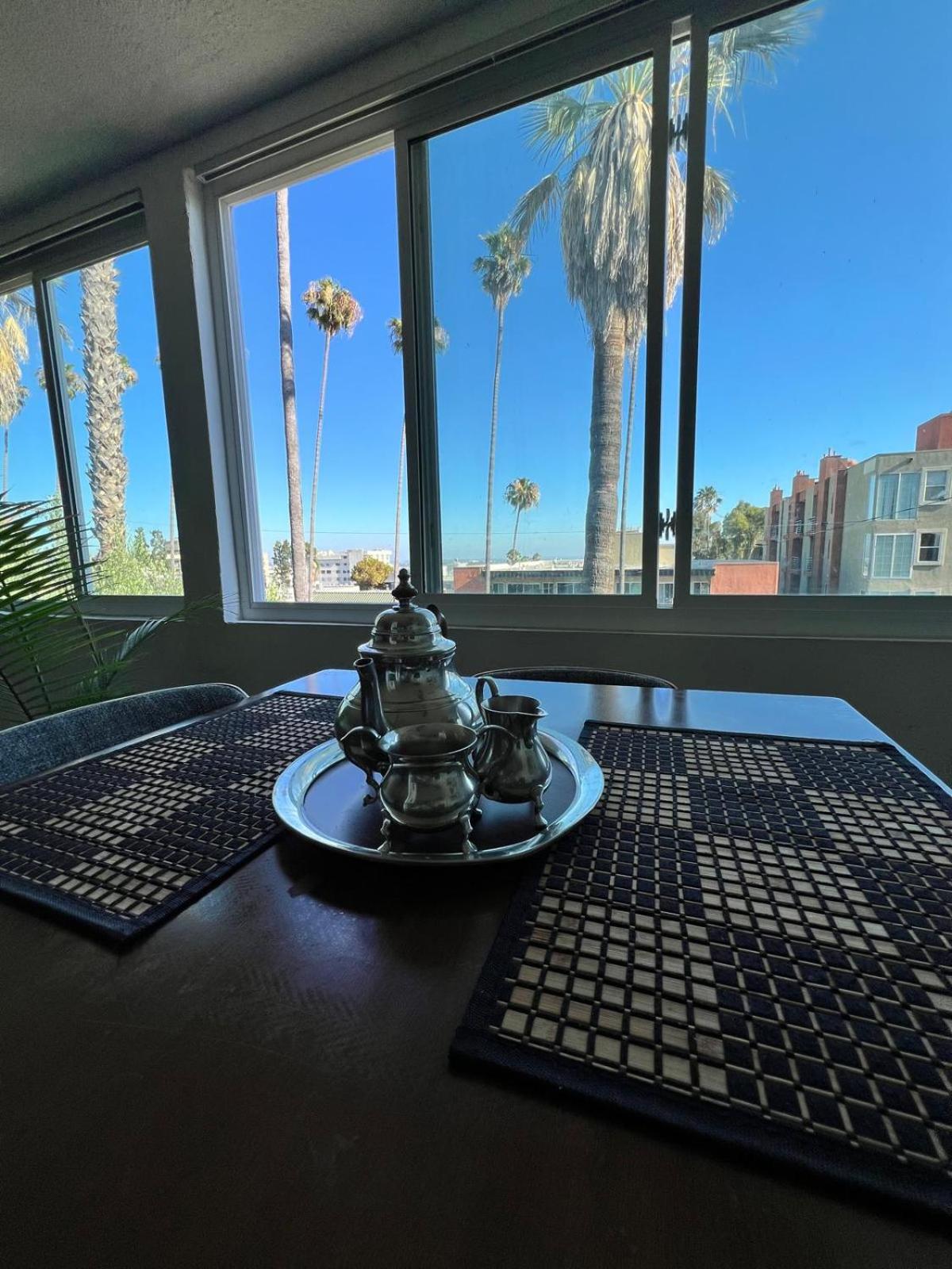 Private Room - Cozy Stay Exclusive Walk of Fame Star Experience