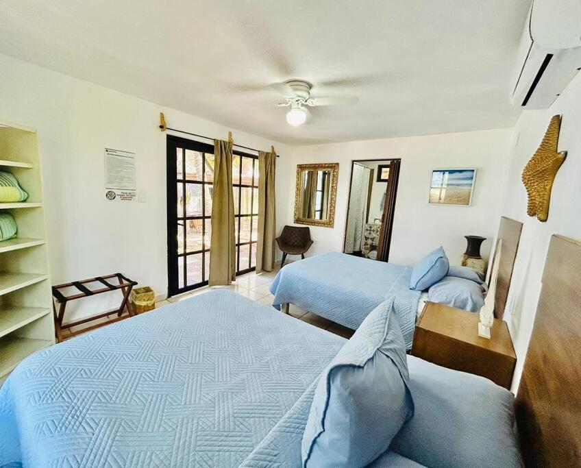 Hermosa habitación hotelera frente al mar view 4
