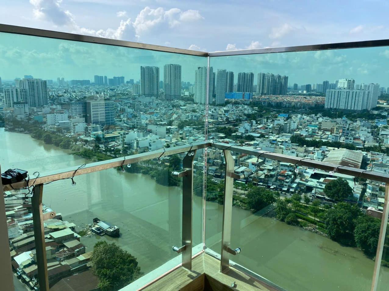 Luxury Delasol Studio- Free Infinity Pool- Near District 1- T-HOUSING