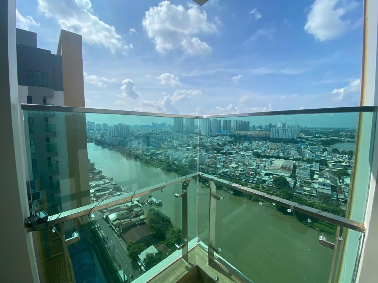 Luxury Delasol Studio- Free Infinity Pool- Near District 1- T-HOUSING