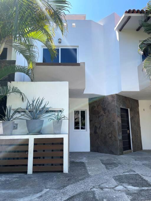 Cozy family house with pool view 4