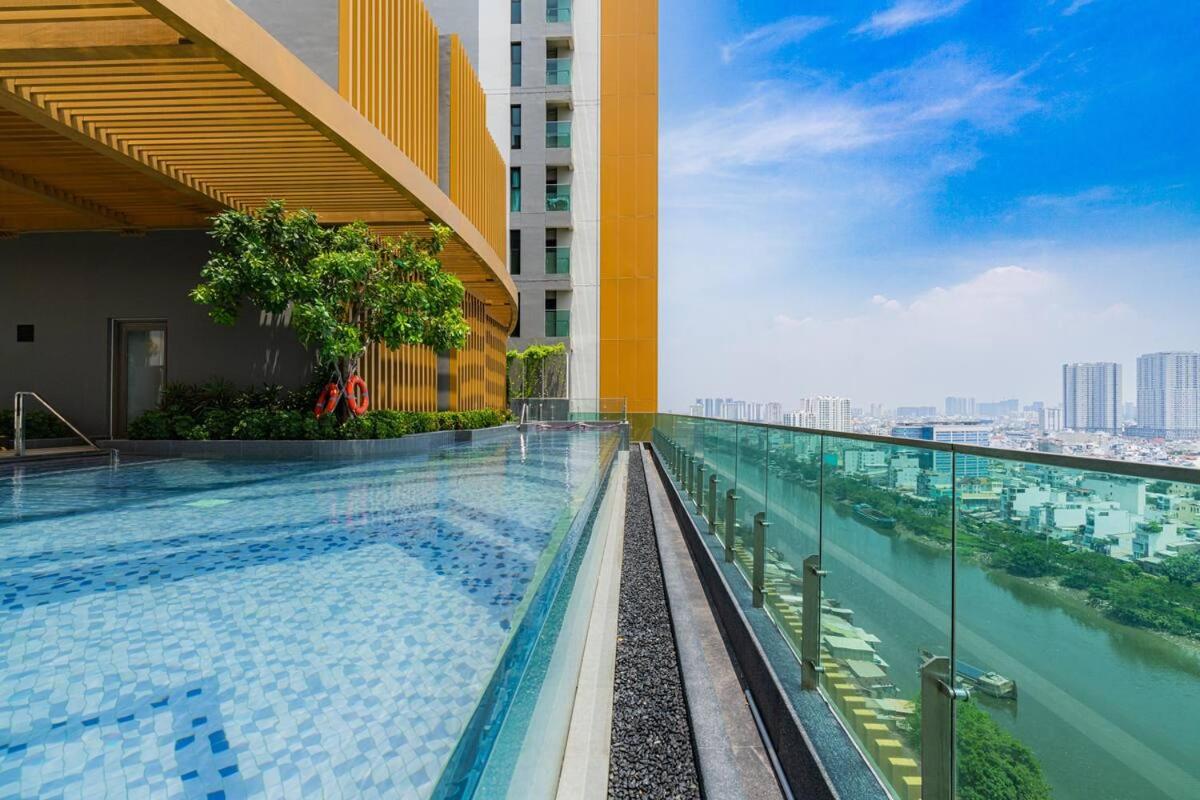 Luxury Delasol Studio- Free Infinity Pool- Near District 1- T-HOUSING