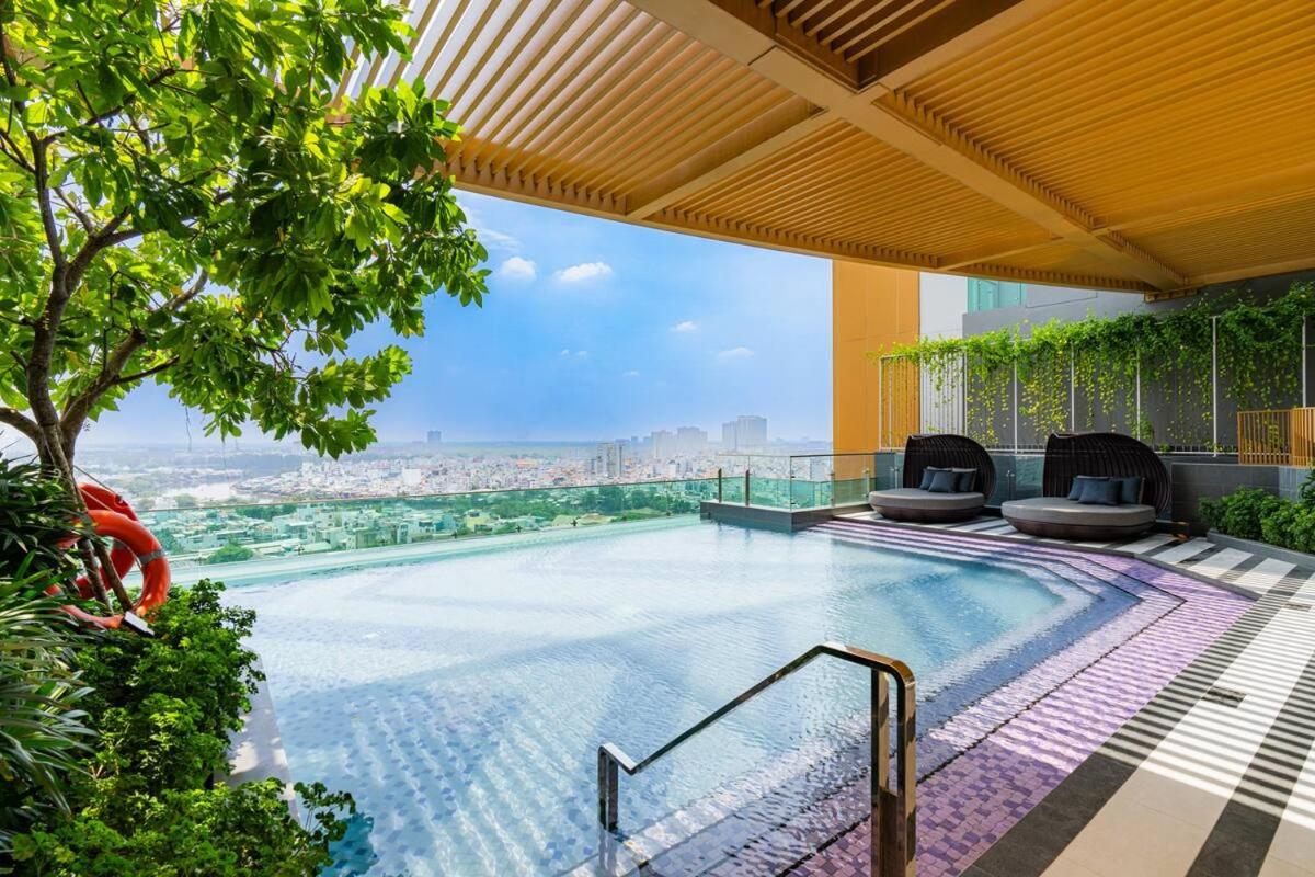 Luxury Delasol Studio- Free Infinity Pool- Near District 1- T-HOUSING