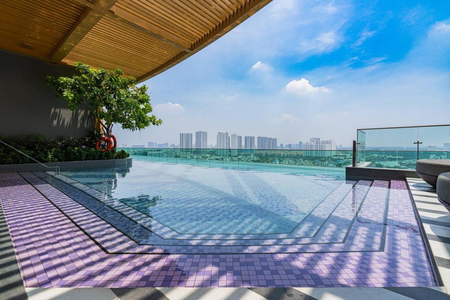 Luxury Delasol Studio- Free Infinity Pool- Near District 1- T-HOUSING