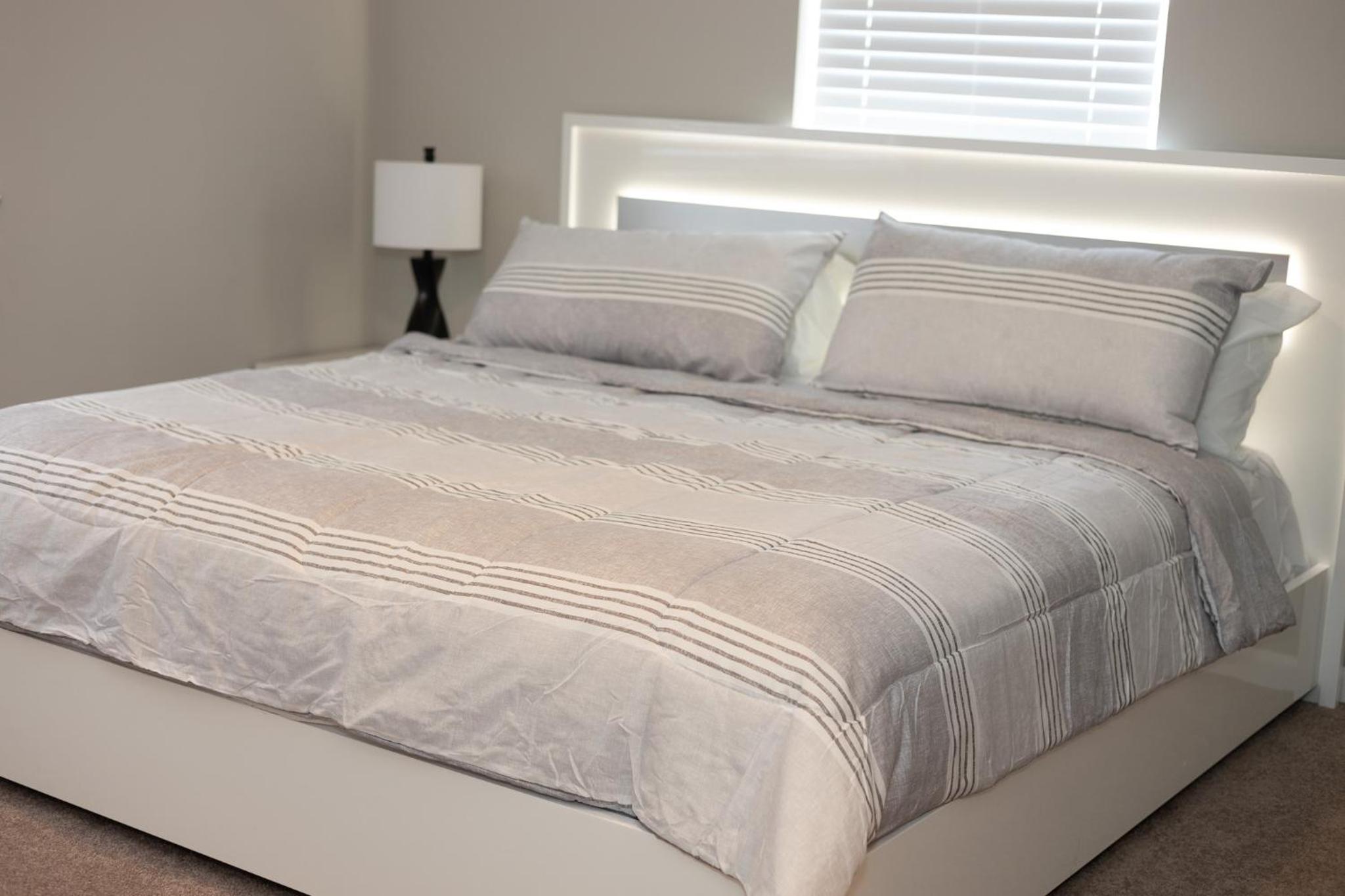 Cozy and Modern Vacation Home - Image 2