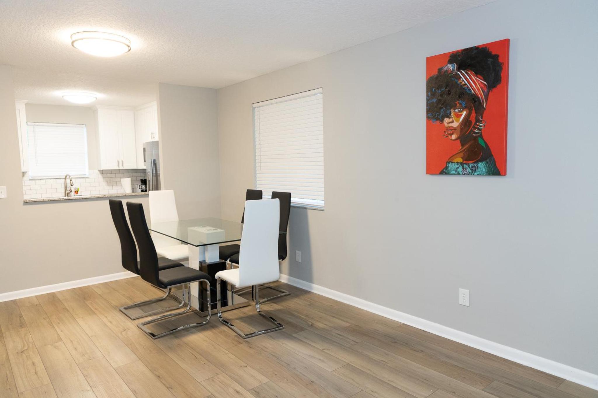 Cozy and Modern Vacation Home - Image 1