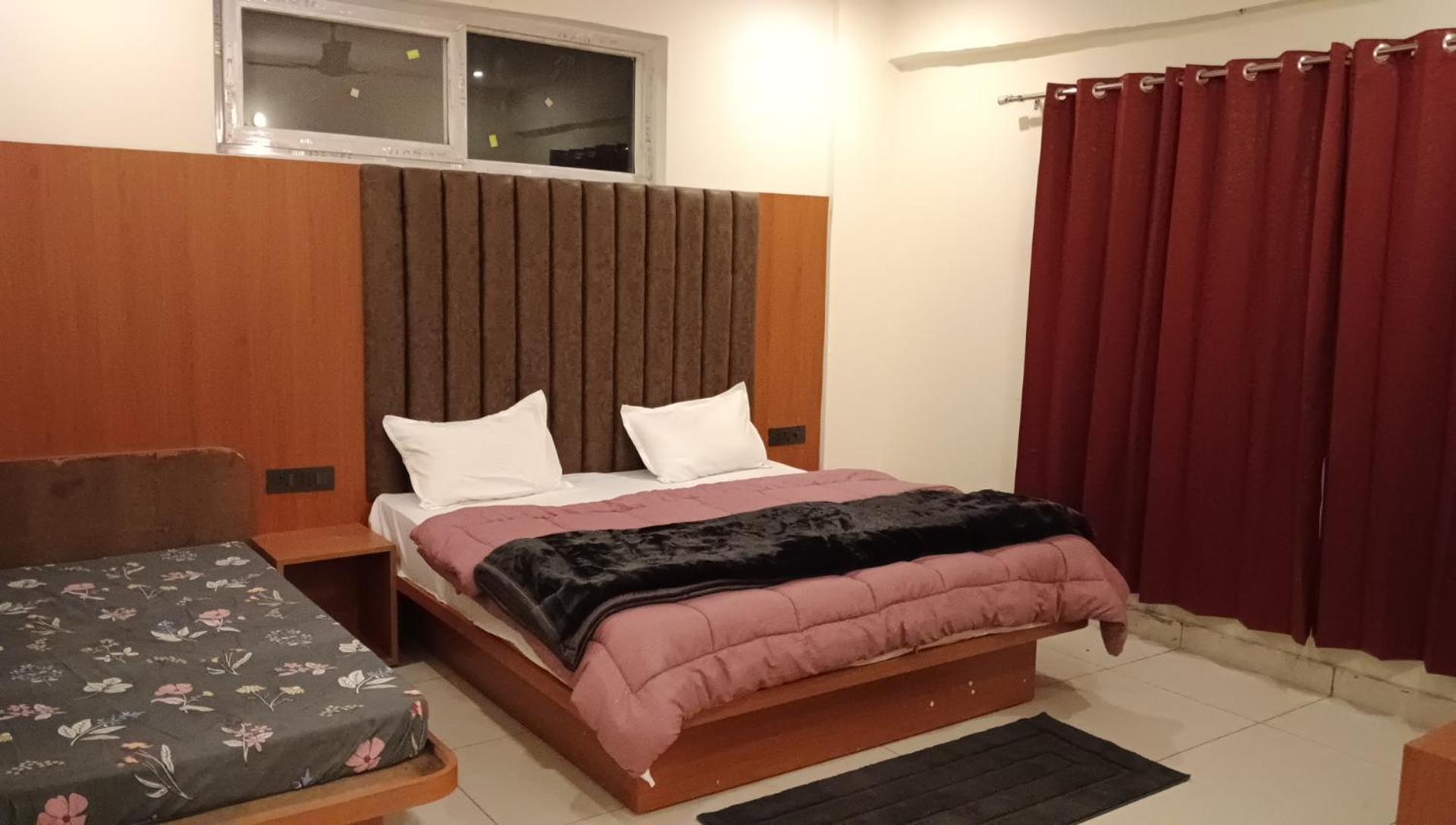 Hotel RNB PARADISE JANKICHATTI YAMUNOTRI