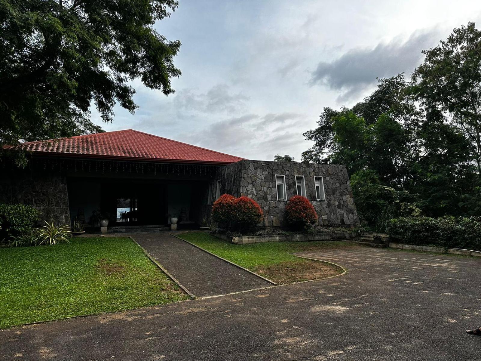 Victoria Suites