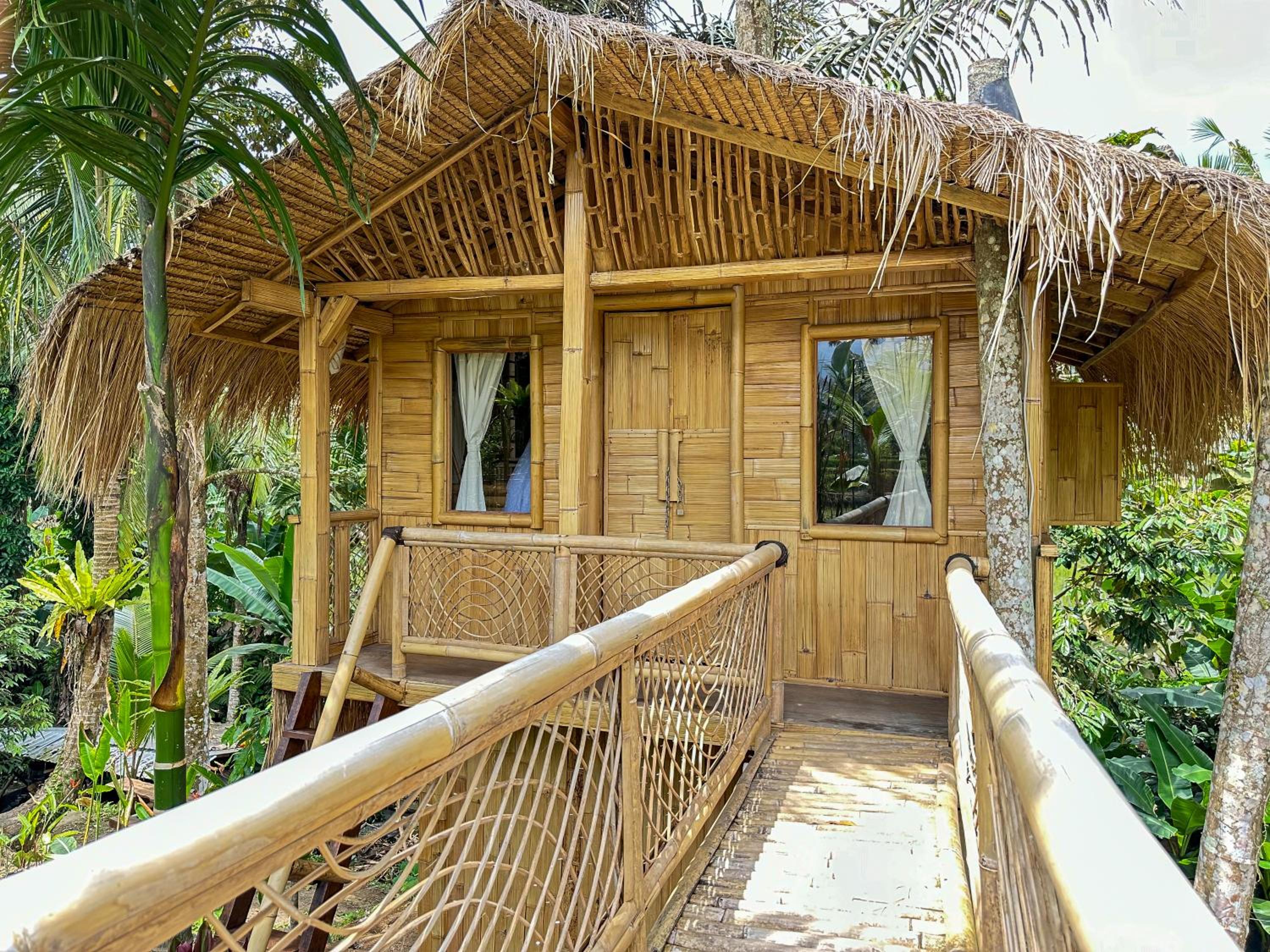 Kawig Bamboo House - Ricefield view, Eco Bamboo Home view 3