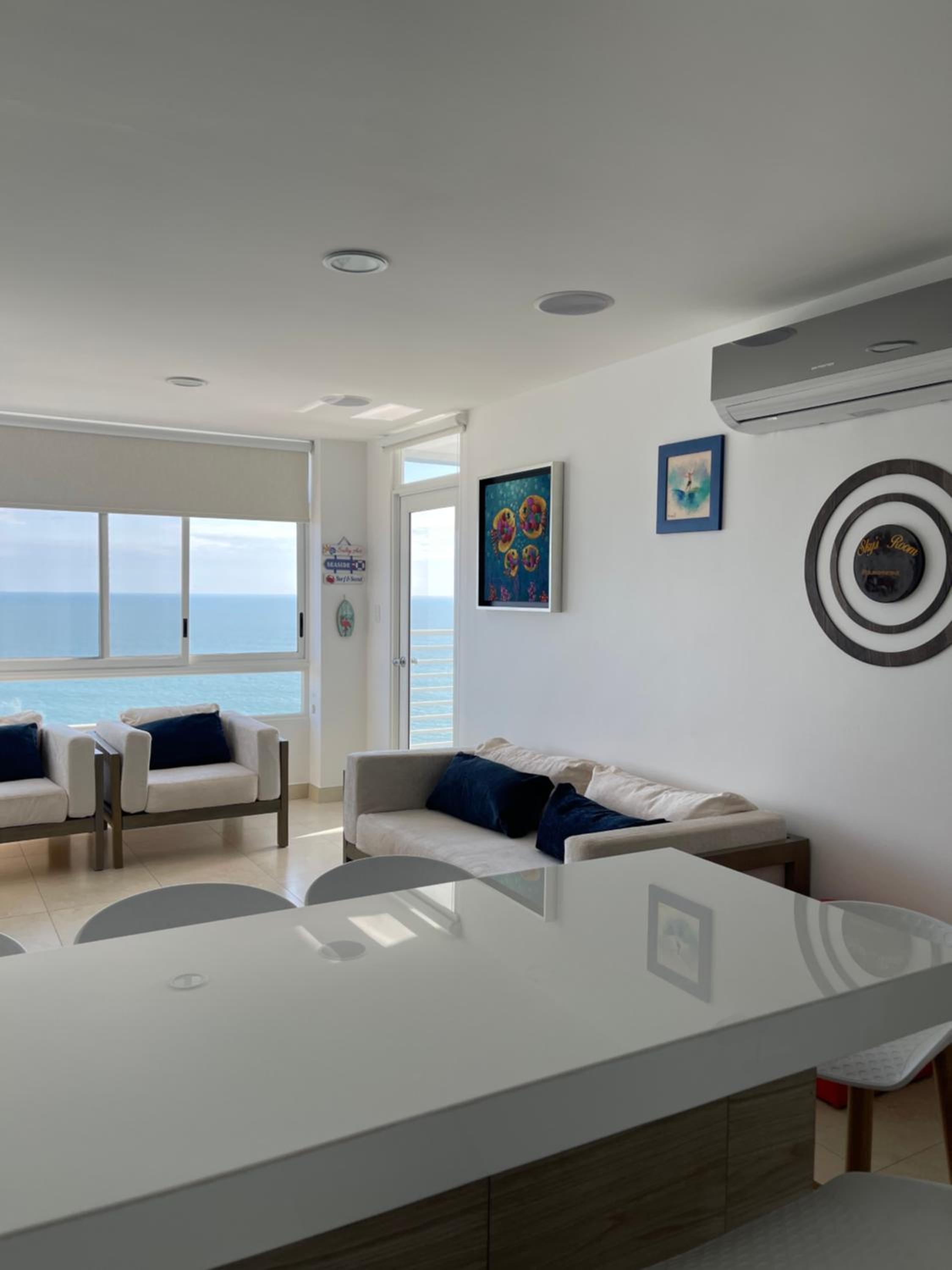 Radiante departamento frente al mar
