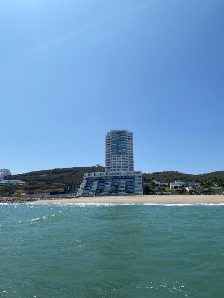 Radiante departamento frente al mar