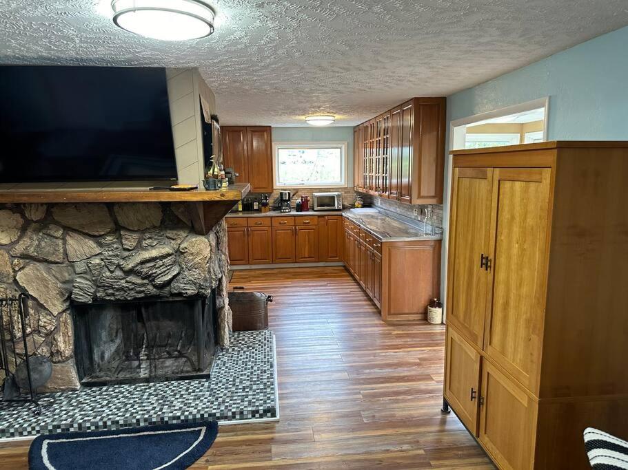 Bear Mountain View 4BR House Only 25 Min outside city Beautiful Mountain View view 4