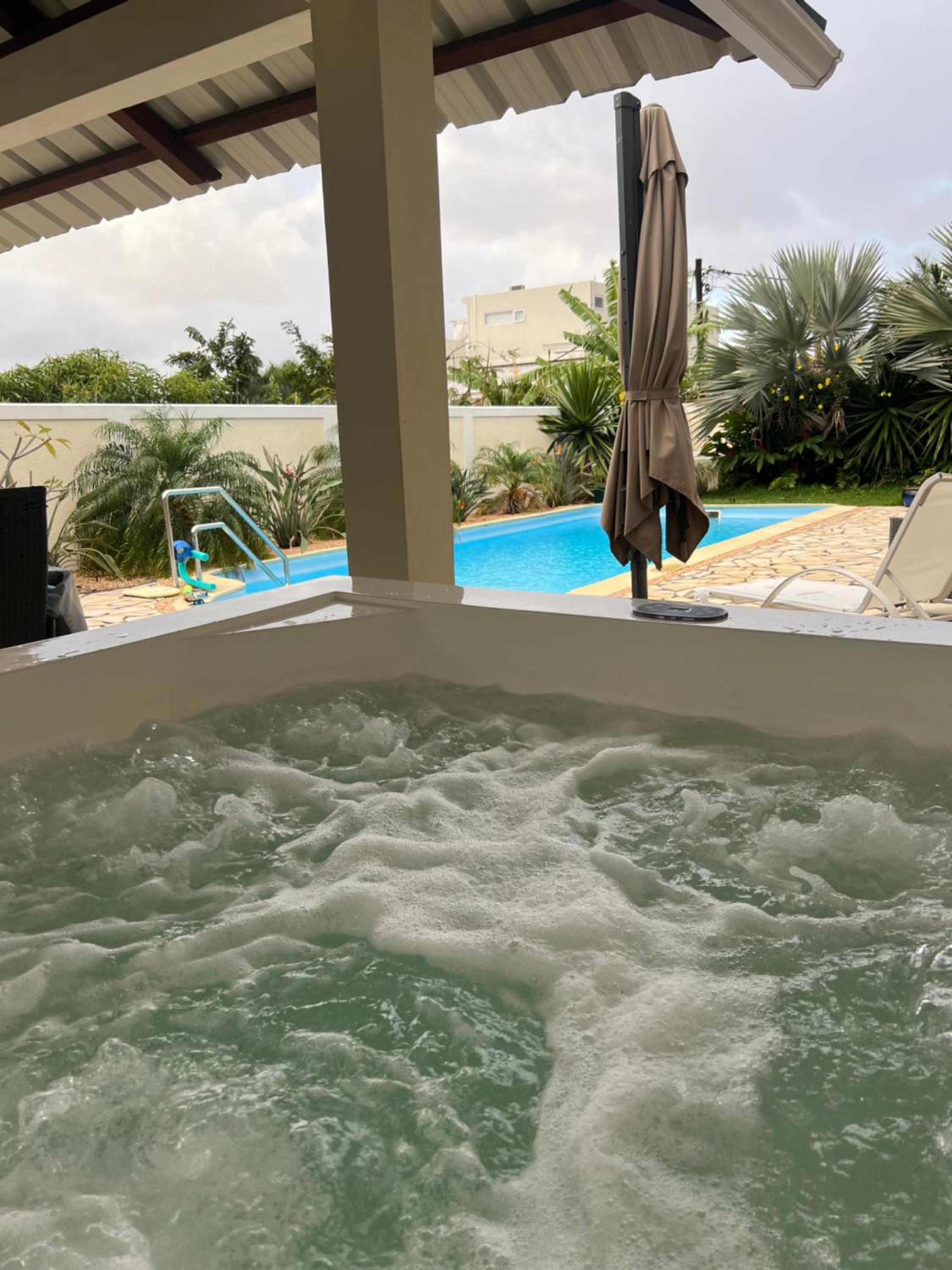 Blue Heaven Villa with Garden, Salt pool & Jacuzzi Welcomes All view 2