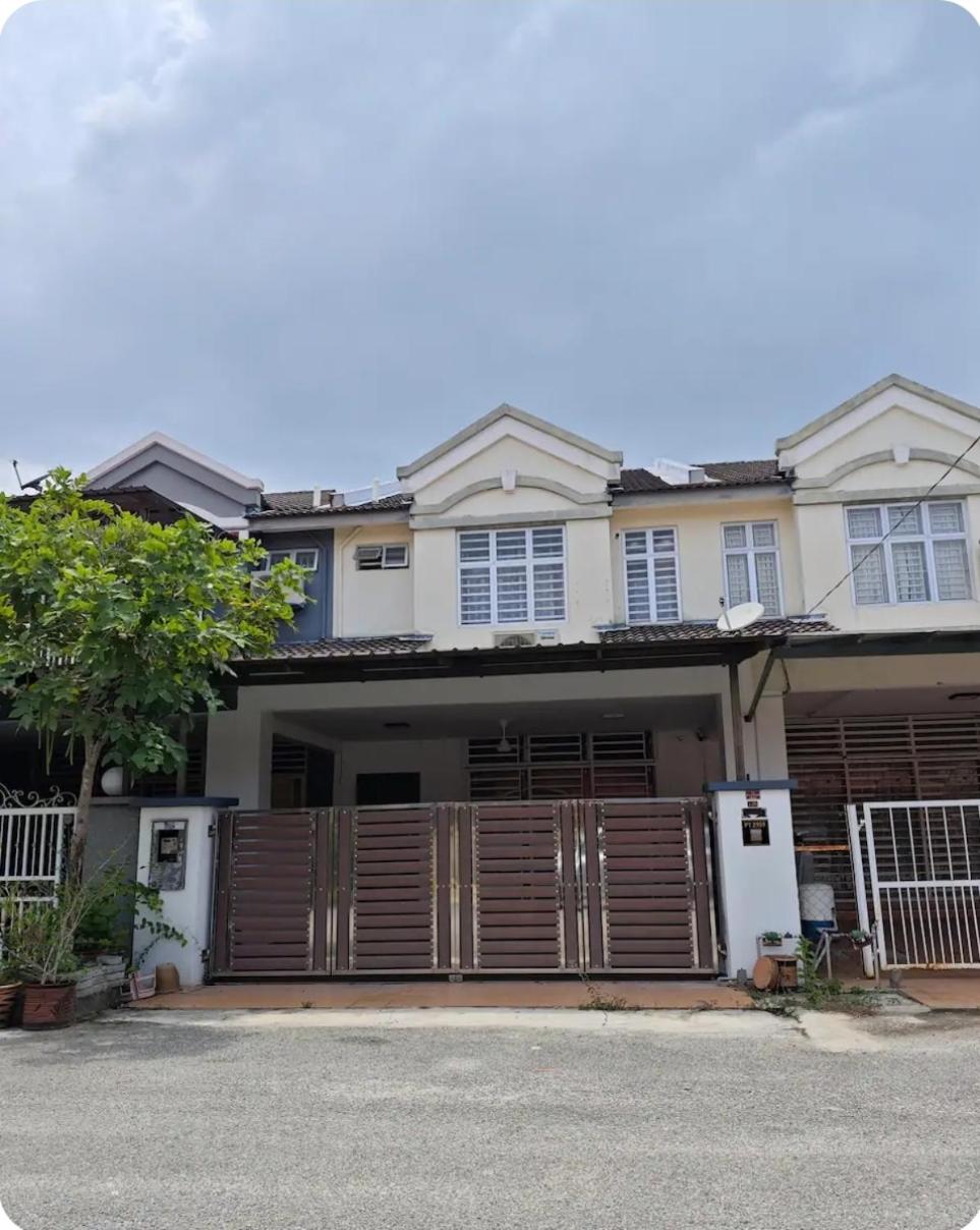 Shakira homestay