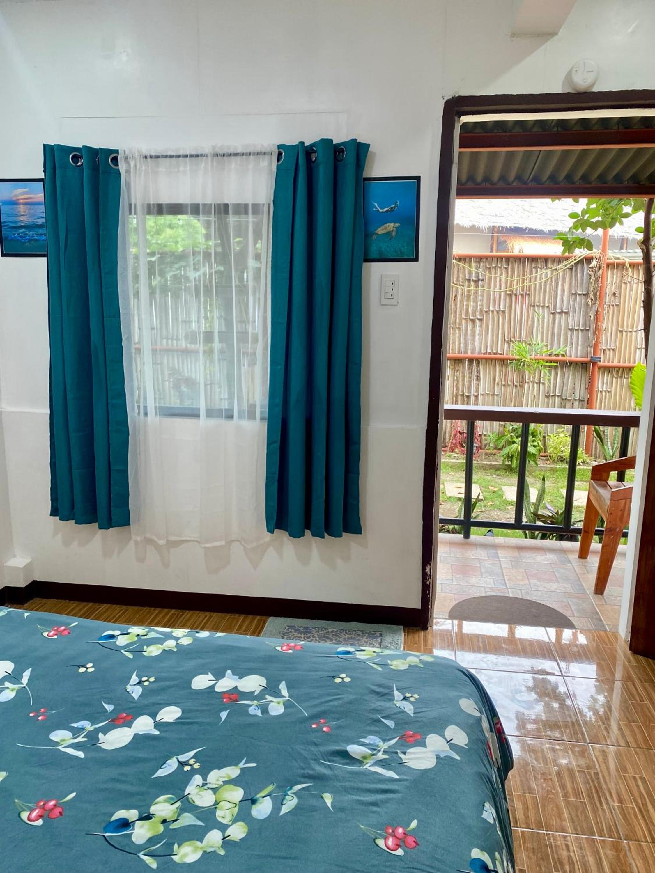 Moalboal Panagsama beach TopBudz Hostel