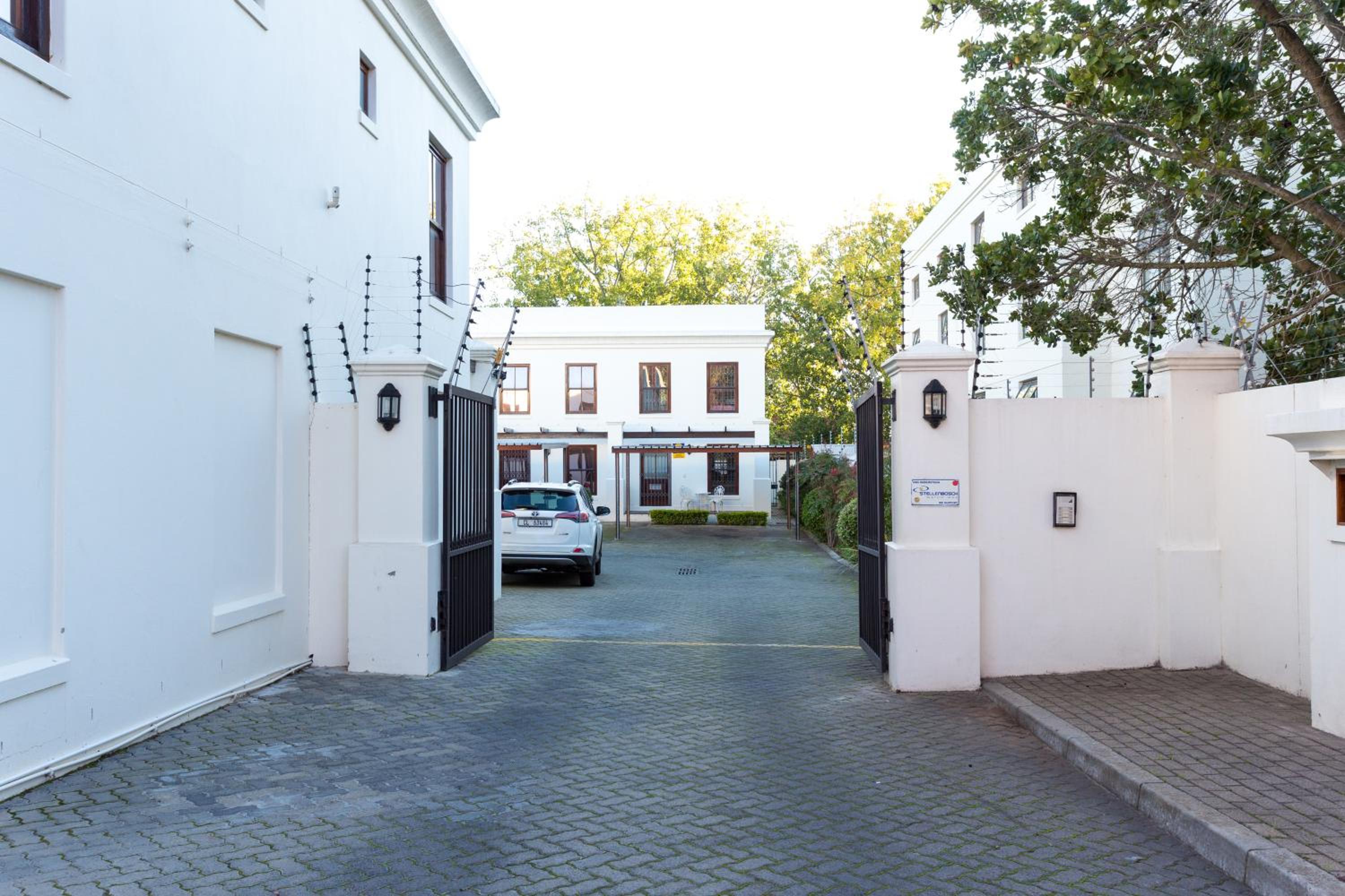 Avemore Mareba Court No 9 - full backup power