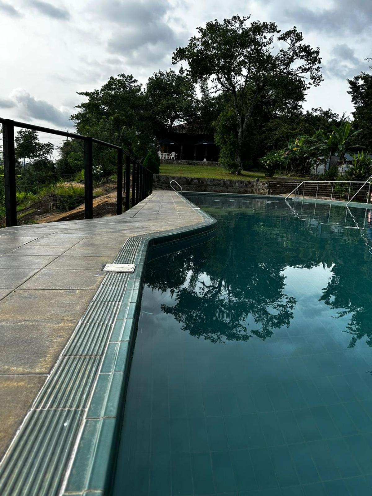 Victoria Suites