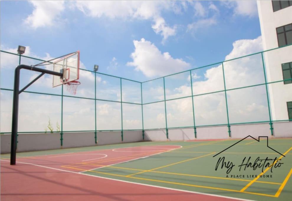 Huge Family Friendly 3BR Suite, PLATINO Service Apartment, Mins Walk to Paradigm Mall