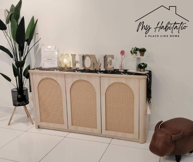 Huge Family Friendly 3BR Suite, PLATINO Service Apartment, Mins Walk to Paradigm Mall