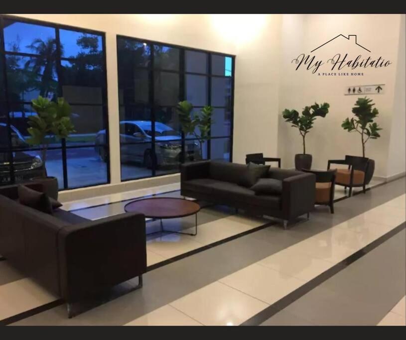 Huge Family Friendly 3BR Suite, PLATINO Service Apartment, Mins Walk to Paradigm Mall