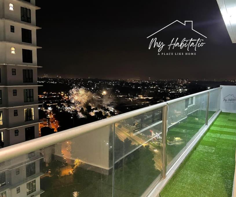 Huge Family Friendly 3BR Suite, PLATINO Service Apartment, Mins Walk to Paradigm Mall