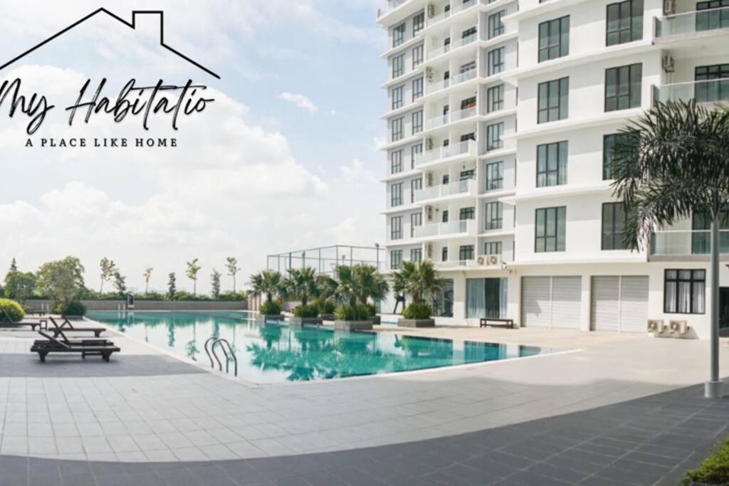 Huge Family Friendly 3BR Suite, PLATINO Service Apartment, Mins Walk to Paradigm Mall