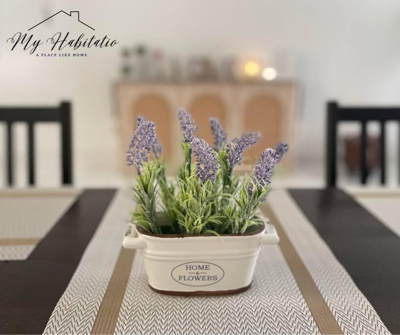 Huge Family Friendly 3BR Suite, PLATINO Service Apartment, Mins Walk to Paradigm Mall