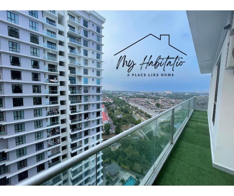 Huge Family Friendly 3BR Suite, PLATINO Service Apartment, Mins Walk to Paradigm Mall
