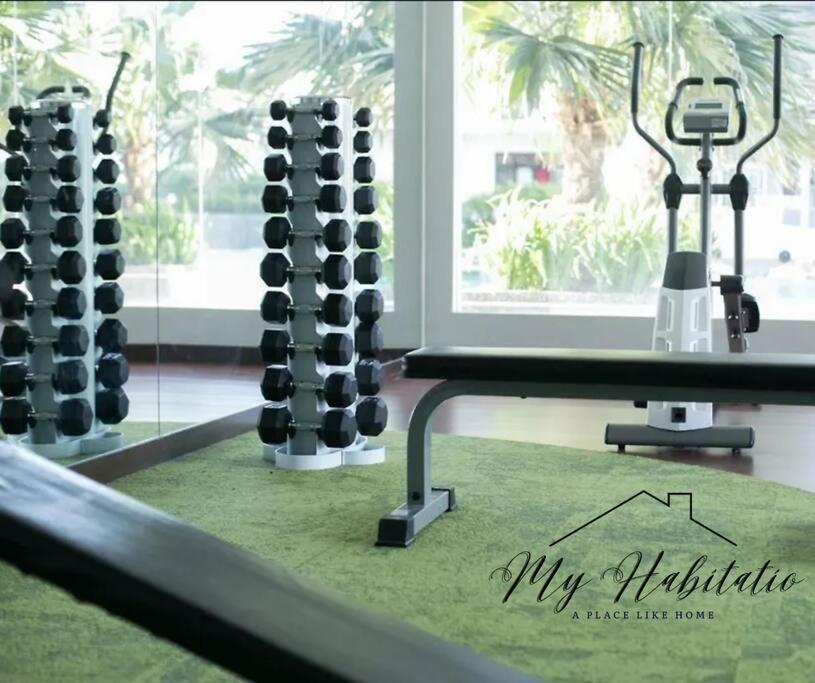 Huge Family Friendly 3BR Suite, PLATINO Service Apartment, Mins Walk to Paradigm Mall