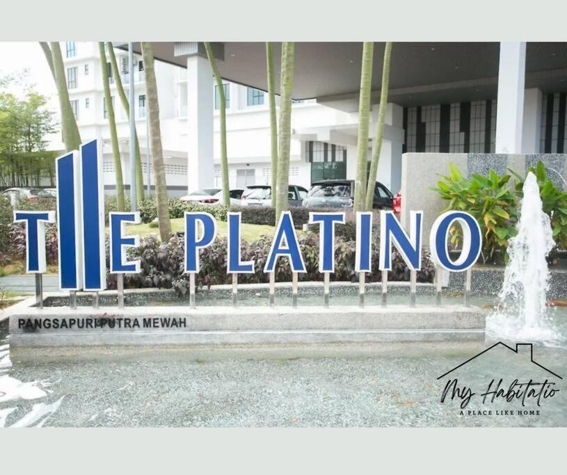 Huge Family Friendly 3BR Suite, PLATINO Service Apartment, Mins Walk to Paradigm Mall