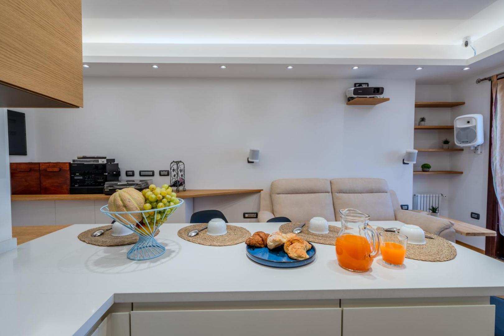 Hotel Luxury Apartment in Olbia, Terrazza & Cinema - Image 1