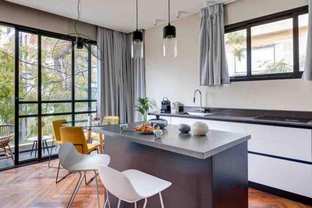 Luxury 3 Bedrooms Apt near Hilton hotel view 2