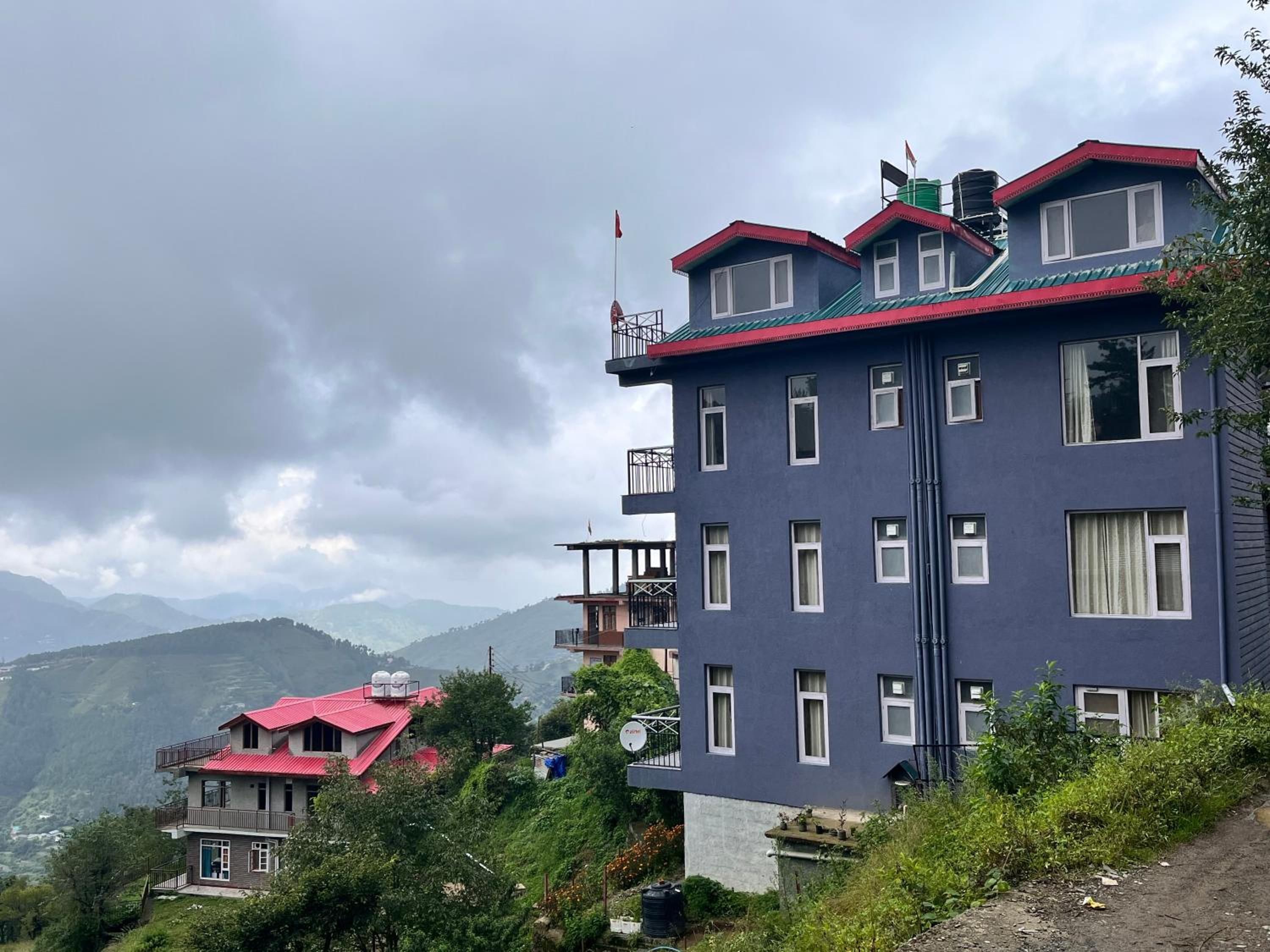 Baldeyan breeze Home Stay & Family suite apartments