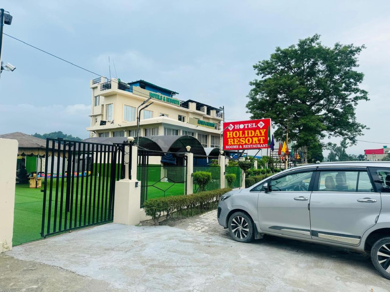 Hotel Holiday Resort