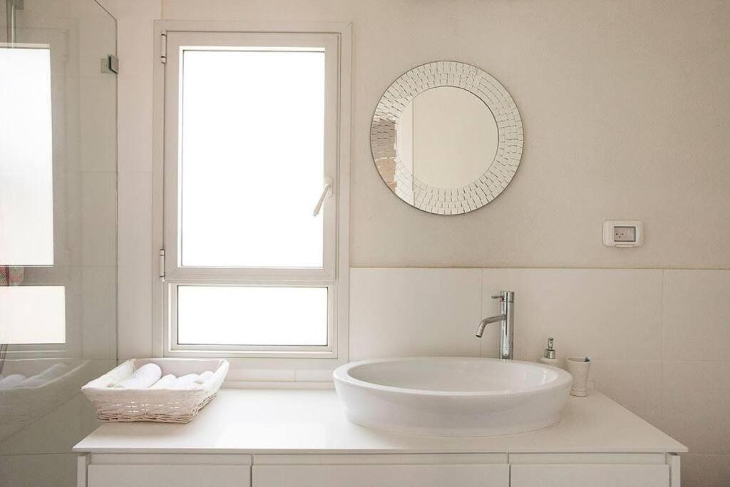Renovated penthouse near Hayarkon Park - 3 bedroom view 2