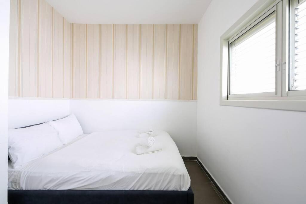 Renovated penthouse near Hayarkon Park - 3 bedroom view 3