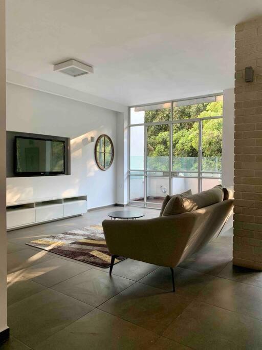 Renovated penthouse near Hayarkon Park - 3 bedroom view 5