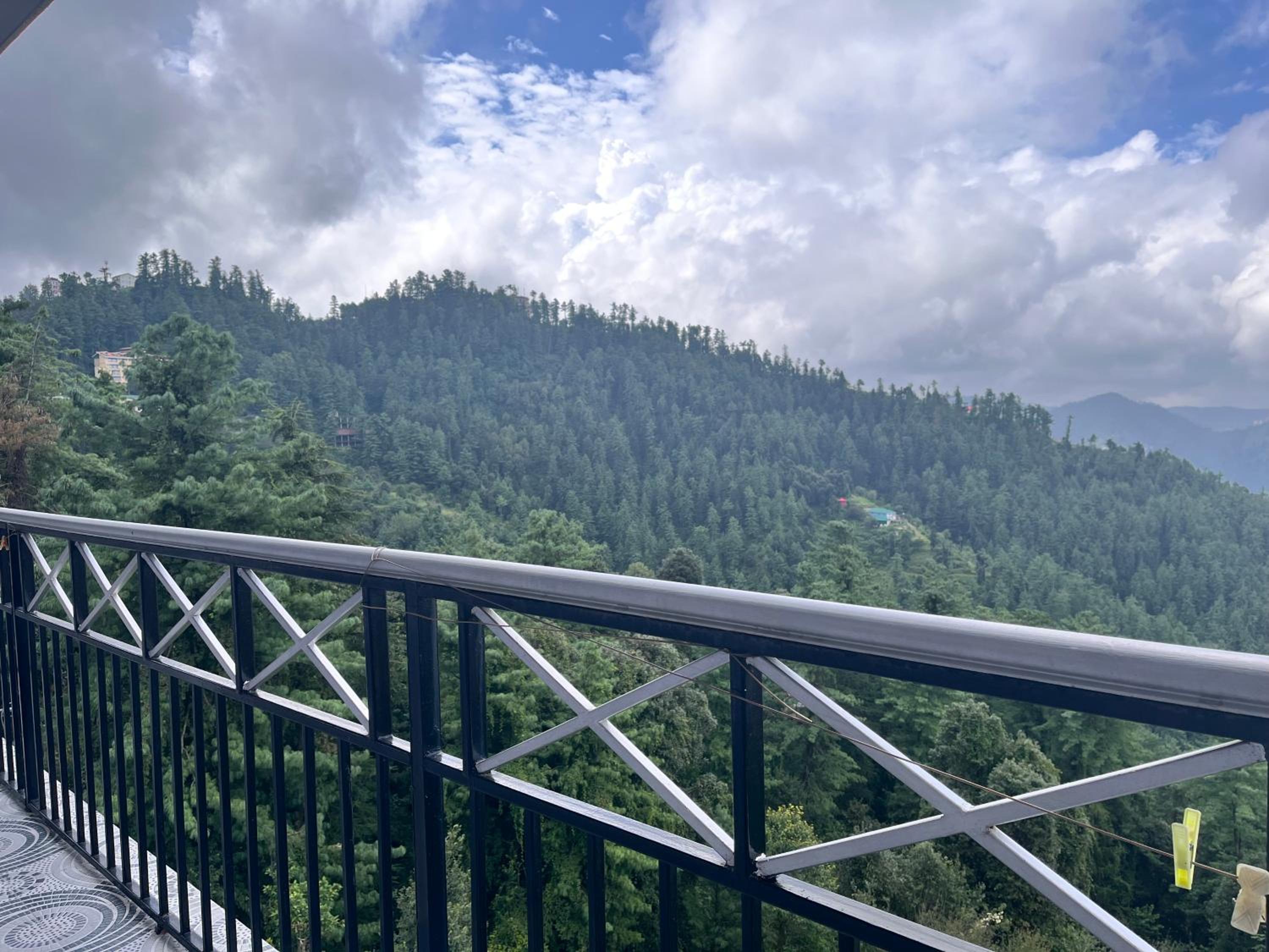 Baldeyan breeze Home Stay & Family suite apartments