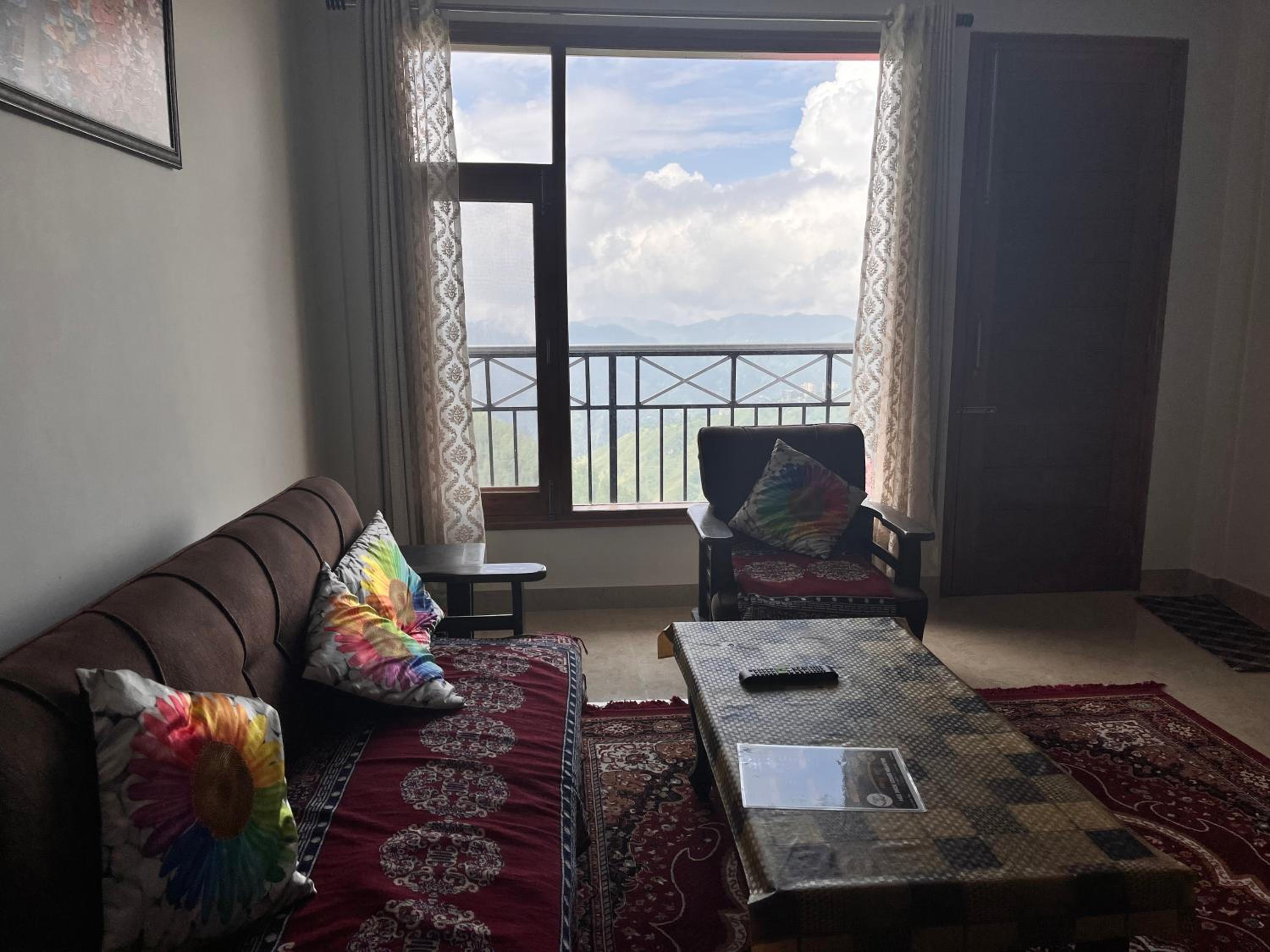 Baldeyan breeze Home Stay & Family suite apartments