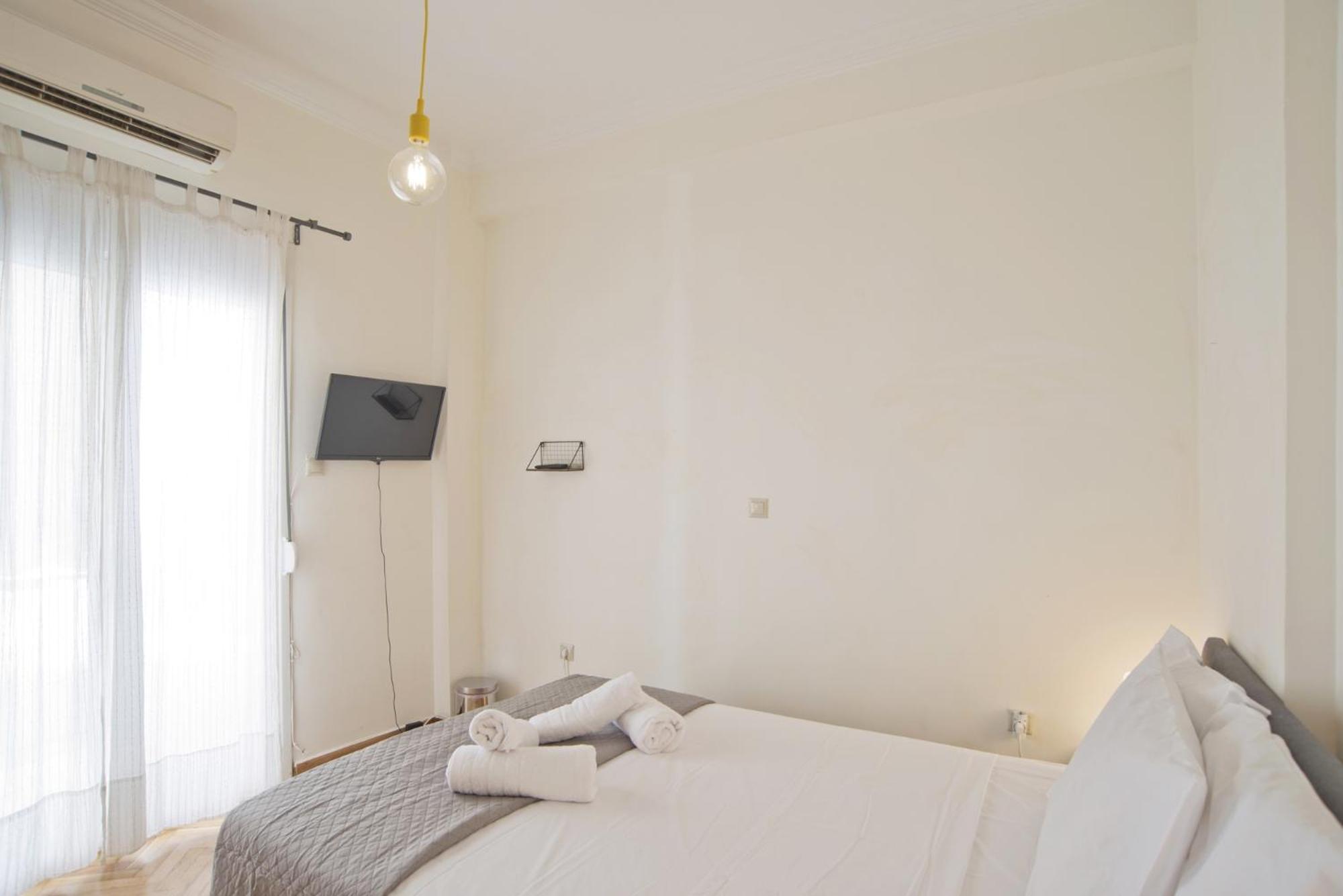 Cozy Pagrati Nest Near Athens Center, AC, Wifi photo 2