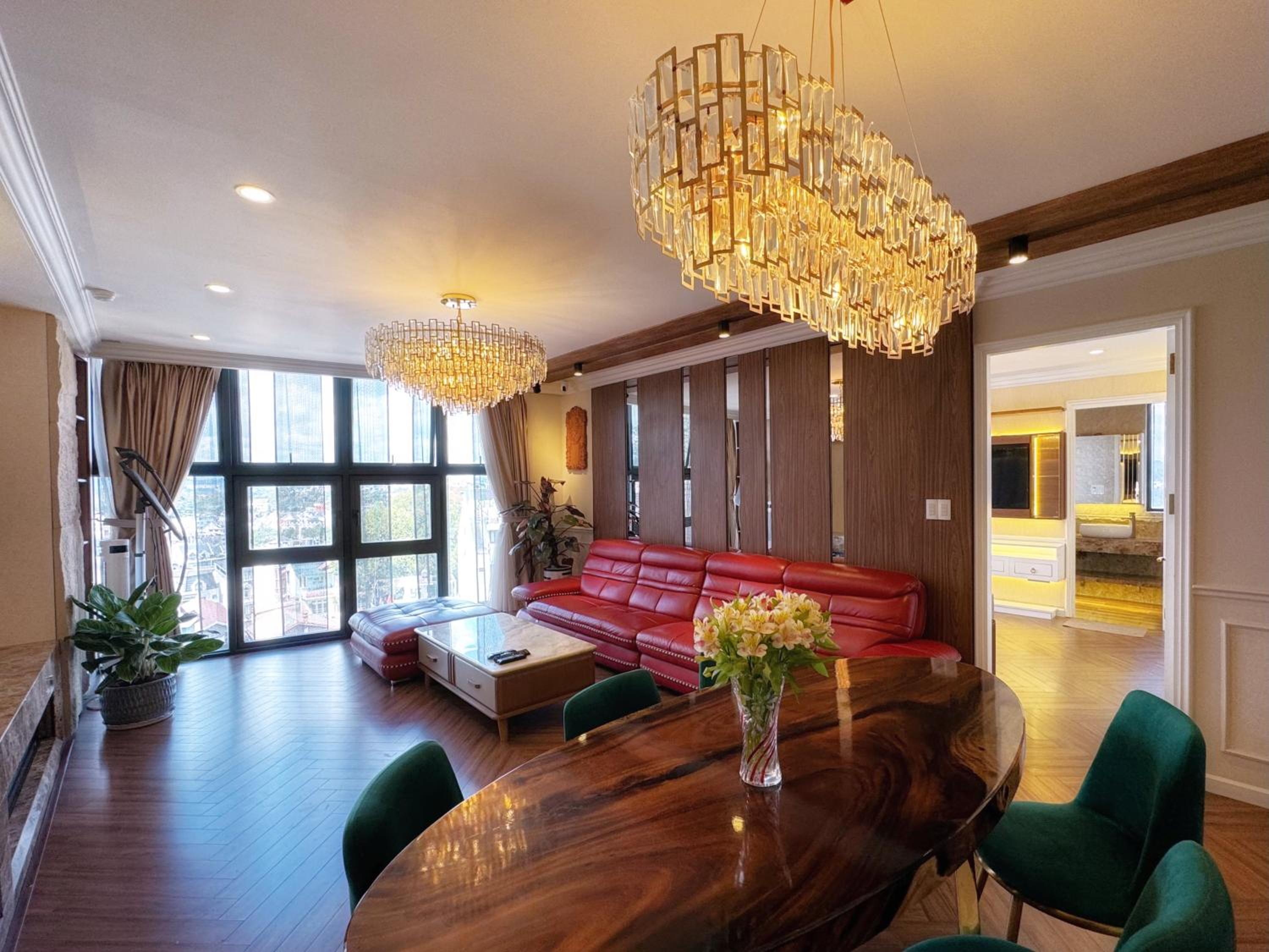 Luxury 3 bedrooms apartment in the heart of city
