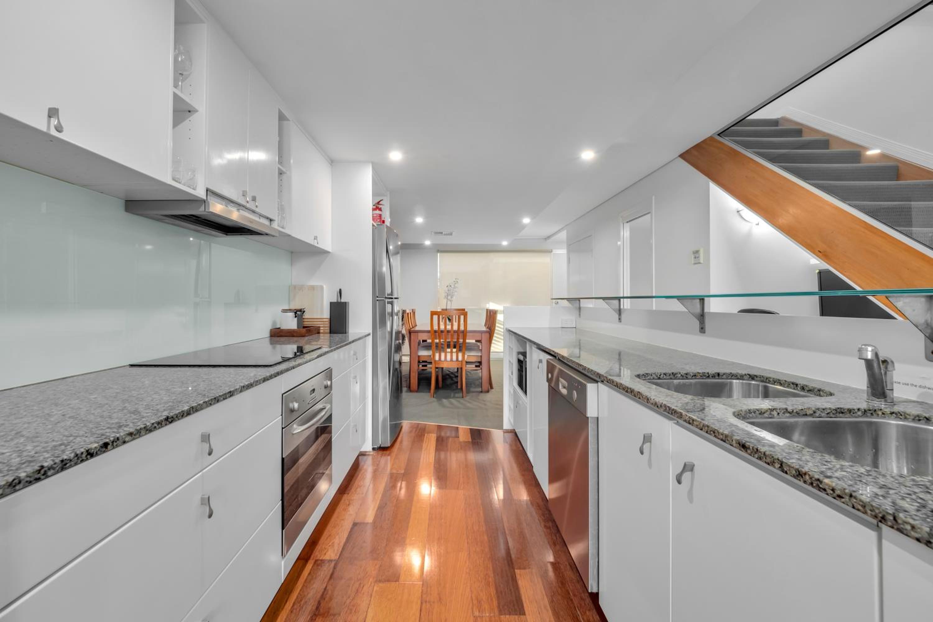 Entire 2 Bedroom Penthouse with Carpark